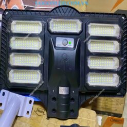 Đèn đường năng lượng mặt trời 400w liền thể cánh chim DSY